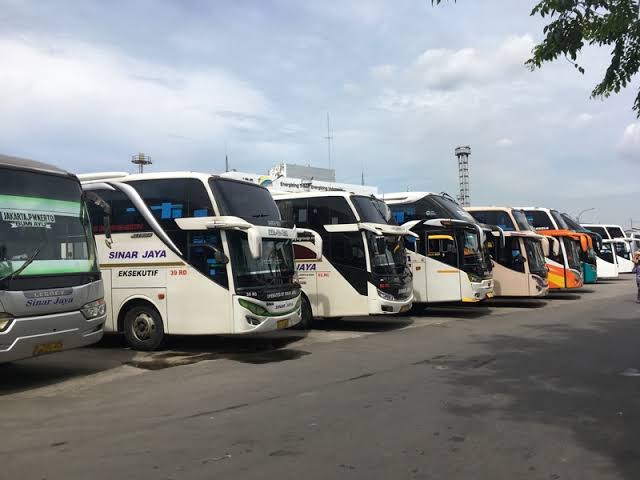 Bus AKAP di Terminal Tanjung Priok. Foto: BeritaTrans.com.