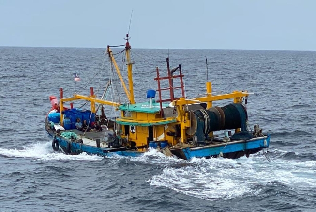 Kapal ikan berbendera Malaysia ditangkap oleh KKP. 