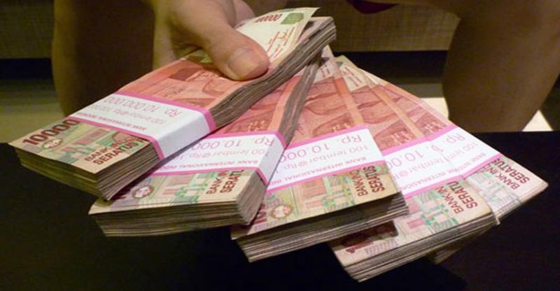 Ilustrasi uang pecahan 100 ribu rupiah. (Ist.)
