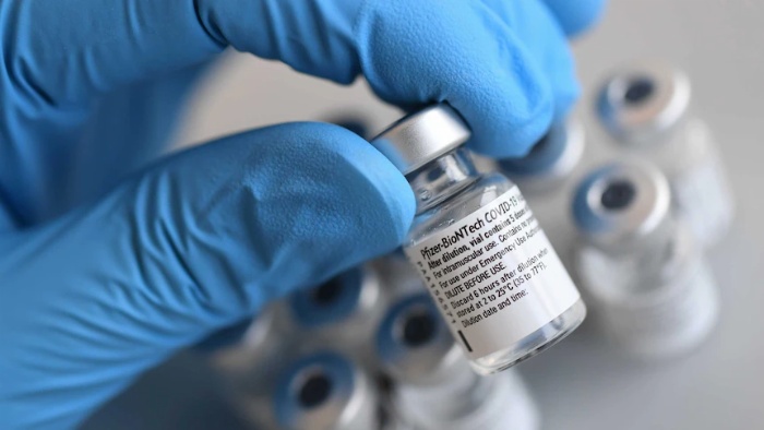 Vaksin COVID-19 diperkirakan akan terus diberikan sebagai vaksin tahunan di masa depan. (Reuters: Andreas Gebert)