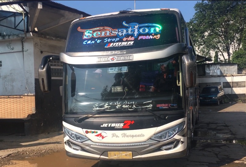 Bus Haryanto ‘Sensation’ saat berada di pool Sumber Alam, Pondok Ungu, Bekasi, Selasa (20/4/2021). Foto: BeritaTrans.com.