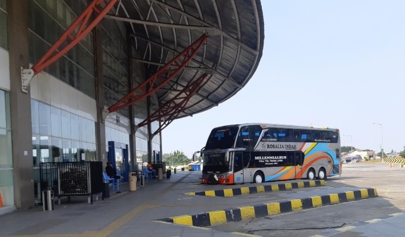 Ilustrasi keberangkatan bus AKAP di Terminal Pulo Gebang, Jakarta Timur, Rabu (21/4/2021).