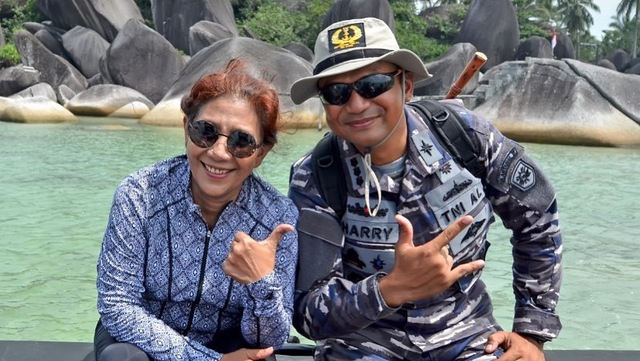 Susi Pudjiastuti dan Kolonel Laut Harry Setyawan. Foto: Instagram/@susipudjiastuti115