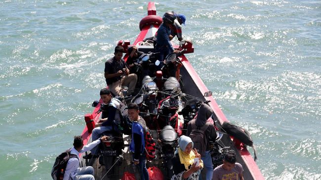 Mudik sewa perahu nelayan di Jatim.