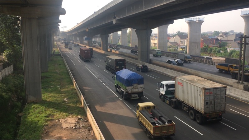 Ruas Tol Bekasi Timur lancar pada Jumat (30/4/2021) pagi. Foto: BeritaTrans.com.