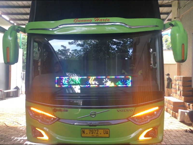 Bus double decker Gunung Harta di pool Bulak Kapal, Bekasi, Minggu (2/5/2021). Foto: BeritaTrans.com.