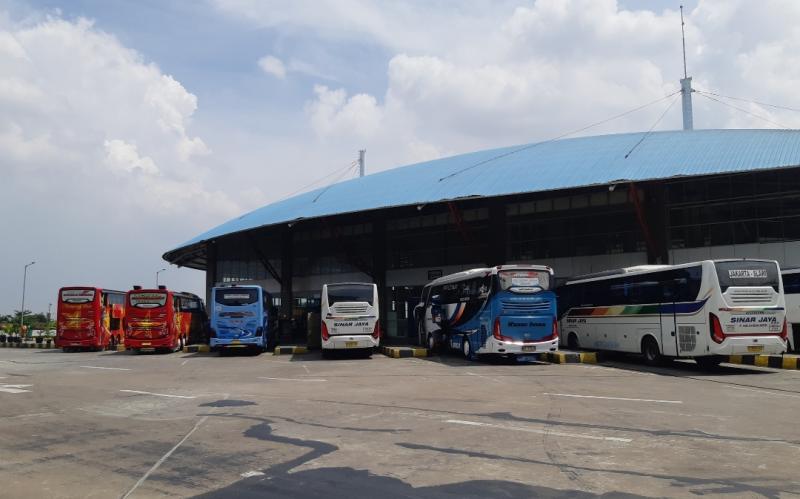 Deretan bus menunggu keberangkatan di Terminal Pulo Gebang. (Ist)