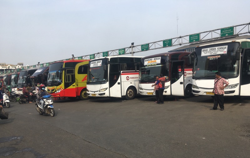 Terminal Induk Kota Bekasi berdatangan calon penumpang, Rabu (5/5/2021) pagi. Foto: BeritaTrans.com.