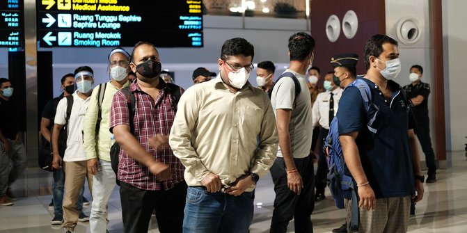 Imigrasi Bandara Soekarno-HattaPulangkan 32 WN India. 