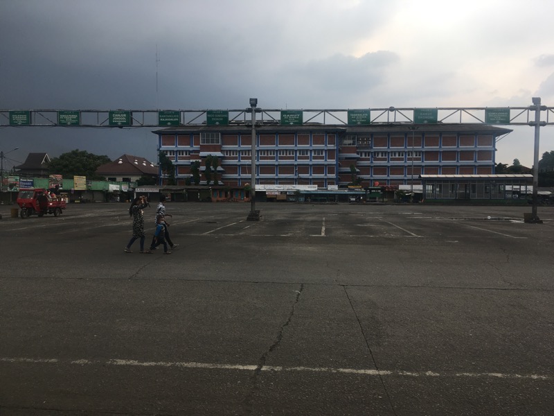 Situasi Terminal Induk Kota Bekasi mirip bak Kota hantu, Kamis (6/5/2021). Foto: BeritaTrans.com.