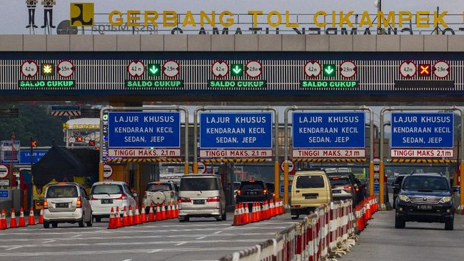 Polri mencatat 8.732 kendaraan melintas di Gerbang Tol Cikampek Utama saat penyekatan mudik Lebaran.