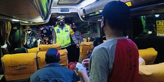 Dua Bus Pemudik Diminta Putar Balik. Foto: Merdeka.com.