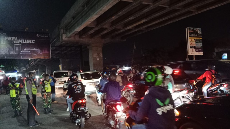 Ilustrasi penyekatan kendaraan di Sumber Artha, Kalimalang, Bekasi. Foto: Polres Metro Bekasi.