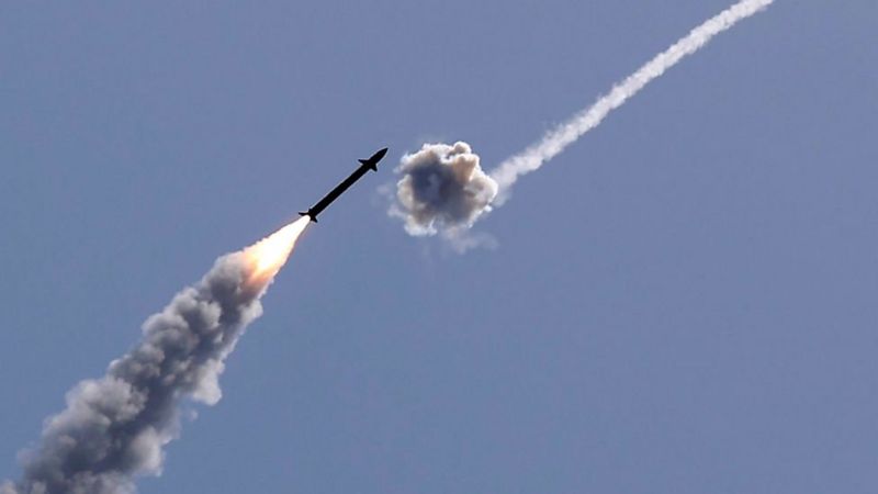 Kubah Besi Israel saat menghancurkan roket dari Hamas di udara. (GETTY IMAGES)