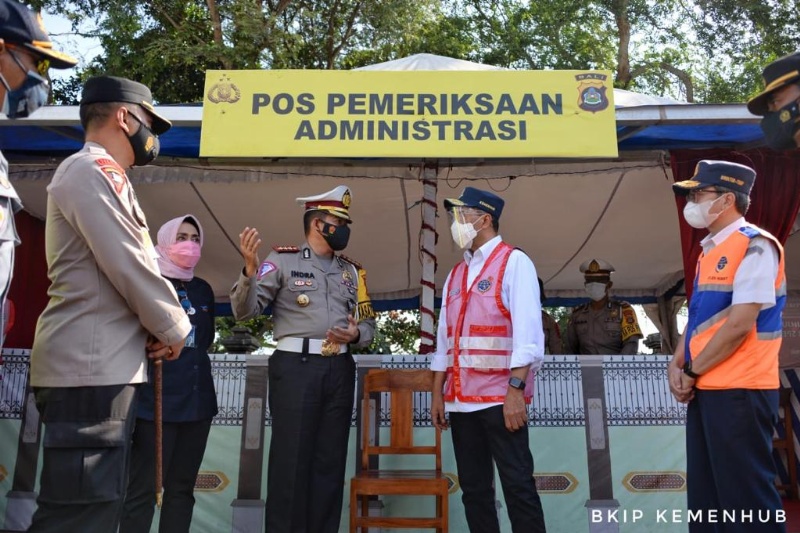 Pantauan di Pelabuhan Penyeberangan Gilimanuk, Bali, Sabtu (15/5/2021)