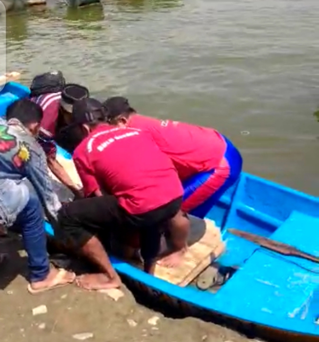 Penyelamatan korban perahu tenggelam di Danau kawqsan Waduk Kedung Ombo, Jawa Tengah