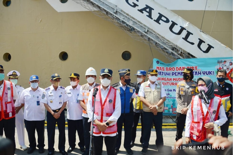 Menhub saat mengunjungi kapal Pelni di Prlabuhan Tanjung Priok (dok/ilustrasi)