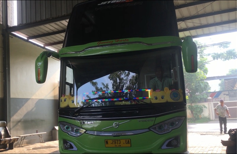 Bus double decker Gunung Harta yang tiba di pool Bekasi Timur, Rabu (19/5/2021). Foto: BeritaTrans.com.