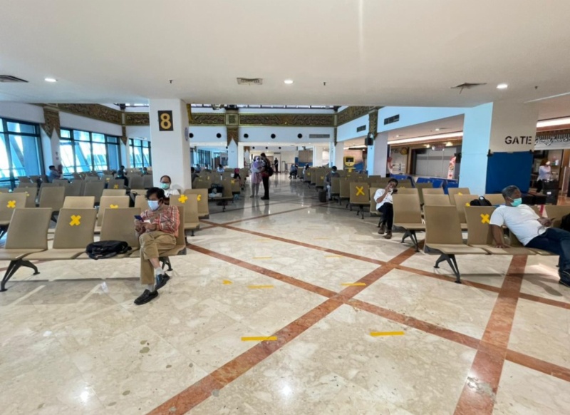 Suasana Terminal Bandara Juanda, Surabaya saat peniafaan mudik
