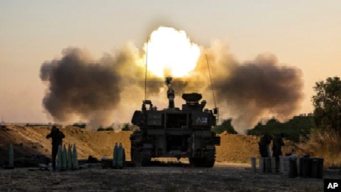 Militer Israel menembakkan artileri dekat perbatasan dengan Jalur Gaza Rabu (19/5). Israel dan Hamas hari Kamis (20/5) menyepakati gencatan senjata di Gaza mulai Jumat (21/5) jam 2 dini hari.