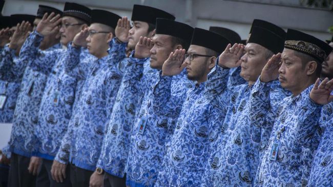 PNS ketika mengikuti upacara.