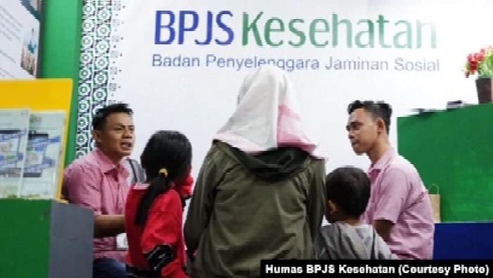 Staf BPJS Kesehatan Kediri, Jawa Timur dalam sosialisasi di sebuah ajang pameran. BPJS Kesehatan dilaporkan kebocoran ratusan juta data penduduk. (Foto: Ilustrasi)