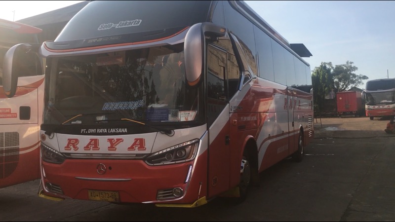 Bus Raya diberangkatkan menuju Solo, Jawa Tengah dari pool Pulo Gadung, Jakarta Timur, Senin (31/5/2021) sore. Foto: BeritaTrans.com.