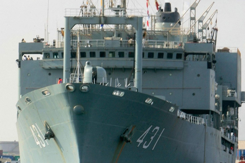 Kapal tersebut juga dapat mengangkat kargo berat dan berfungsi sebagai landasan helikopter. Kapal, yang dibangun di Inggris dan mulai diperkenalkan pada 1977, menjadi bagian Angkatan Laut Iran pada 1984 setelah negosiasi panjang pasca Revolusi Islam pada 1979.