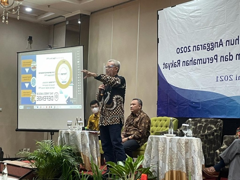 Cris Kuntadi di sela sharing PPIK di hadapan tim Kementerian PUPR