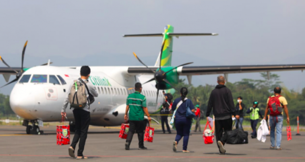 Para penumpang Citilink di Bandara Jenderal Soedirman. Foto: IG @ganjarpranowo/jpnn.com