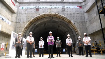 Presiden Joko Widodo Meninjau Casting Yard #1  Kereta Cepat Jakarta - Bandung, Kabupaten Jawa Barat.(Ist)