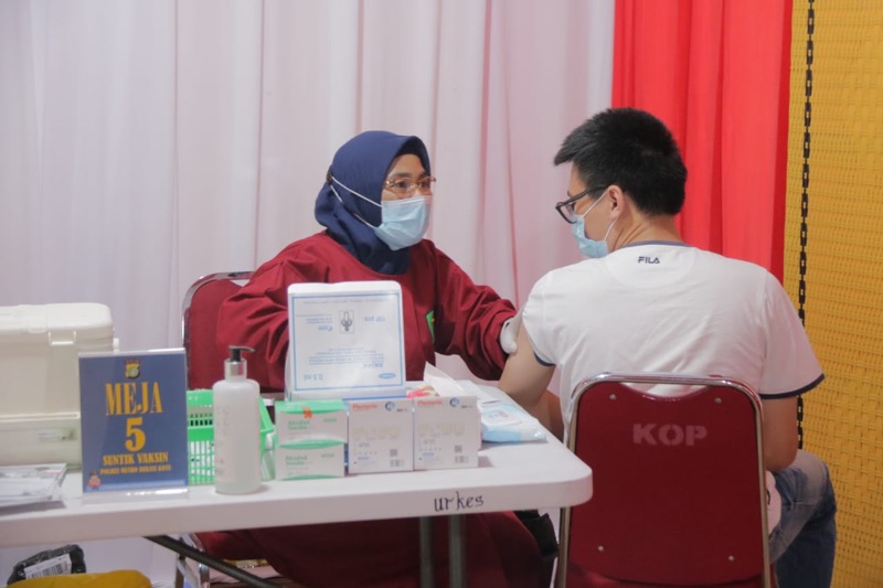 Polres Metro Bekasi Kota sediakan 600 vaksinasi gratis bagi masyarakat umum. Foto: Polrestro Kota Bekasi.