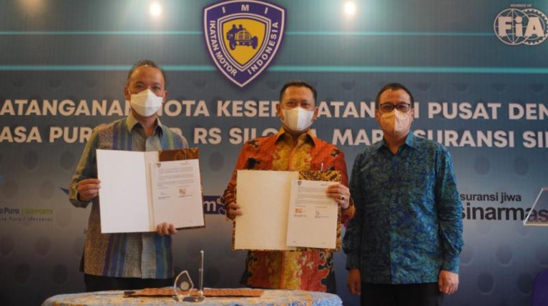 Foto: (kiri-kanan) Direktur Utama PT Angkasa Pura Logistik Danny P. Thaharsyah, Direktur Utama PT Angkasa Pura Hotel Bendady H. Pramono, Ketua Umum Ikatan Motor Indonesia Bambang Soesatyo, Direktur Utama PT Angkasa Pura I (Persero) Faik Fahmi, dan Direktur Pengembangan Usaha PT Angkasa Pura I (Persero) Dendi T. Danianto setelah penandatanganan nota kesepahaman antara IMI dengan Angkasa Pura Logistik dan Angkasa Pura Hotel pada Rabu (9/6) di Jakarta.