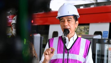 Presiden Joko Widodo meminta preman yang kerap memalak sopir kontainer di Pelabuhan Tanjung Priok disikat. (Muchlis - Biro Pers)