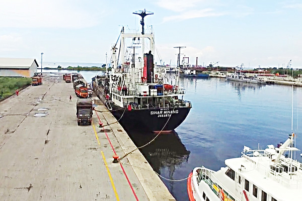 Salah satu aktivitas di Pelabuhan Cirebon. (Ist.)