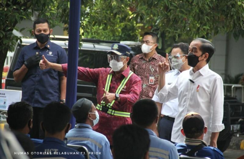 Kunjungan Presiden Jokowi didampingi oleh Menteri Perhubungan Budi Karya Sumadi dan Gubernur DKI Anies Baswedan. (Foto:Ist)