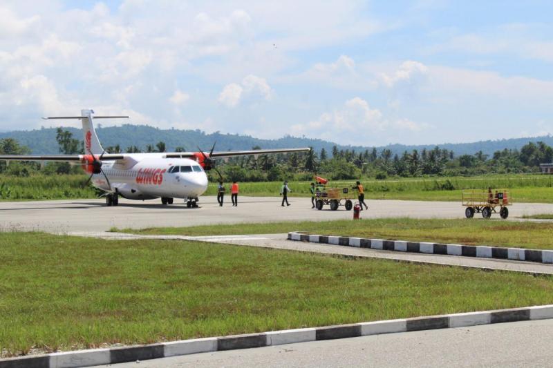 Wings Air pesawat ATR 72-600 di Bandara Kasiguncu, Poso.(Ist)