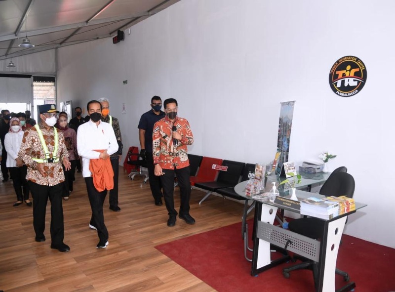 Presiden didampingi Menhub dan Presdir Angkasa Pura II