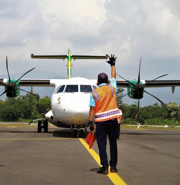 Pergeeakan pesawat di Bandara Jenderal Besar Soedirman, Purbalingga, Jawa Tengah