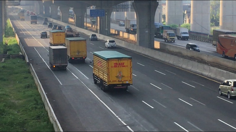 Trafik Tol Bekasi Timur ramai lancar pada Senin (14/6/2021) pagi. Foto: BeritaTrans.com.