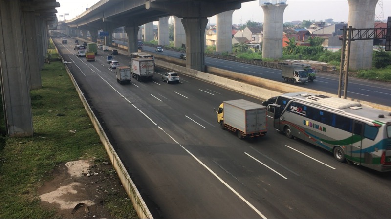 Tol Bekasi Timur di kedua Arah ramai lancar, Rabu (16/6/2021) pagi. Foto: BeritaTrans.com.