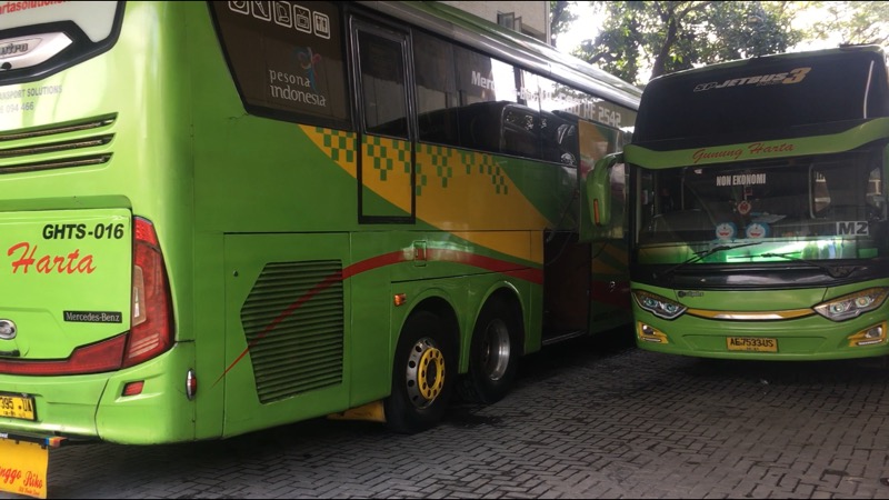 Bus Gunung Harta di pool Bulak Kapal, Bekasi Timur, Jumat (18/6/2021). Foto: BeritaTrans.com.