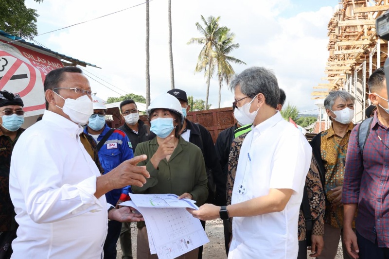 Dirjen Pehubungan Darat Budi Setiyadi didampingi Direktur TSDP Cucu Mulyana di Baliingi 