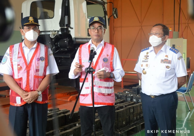 Menhub didampingi Dirjen Perhubungan Darat dan Dirjen Perkeretaapian