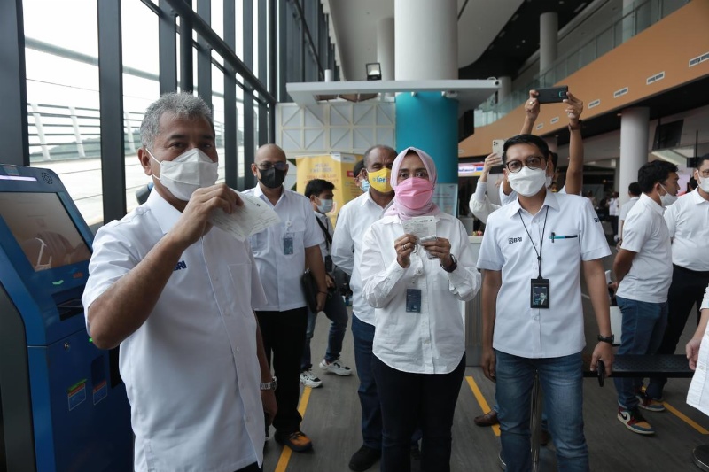 Dirut ASDP Indonesia Ferry Ira Puspadewi menjajal beli tiket melalui BriLink