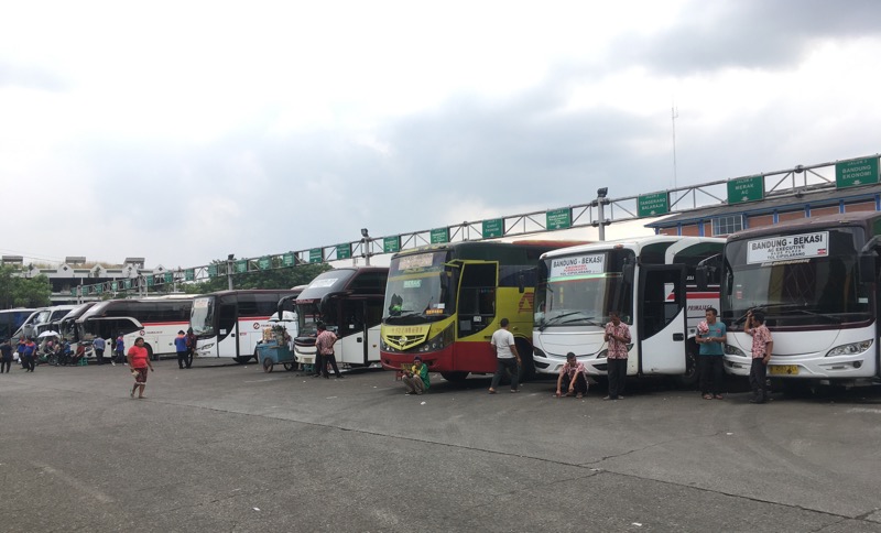 Ilustrasi Bus AKAP dan AKDP di Terminal Kota Bekasi. Foto: BeritaTrans.com.