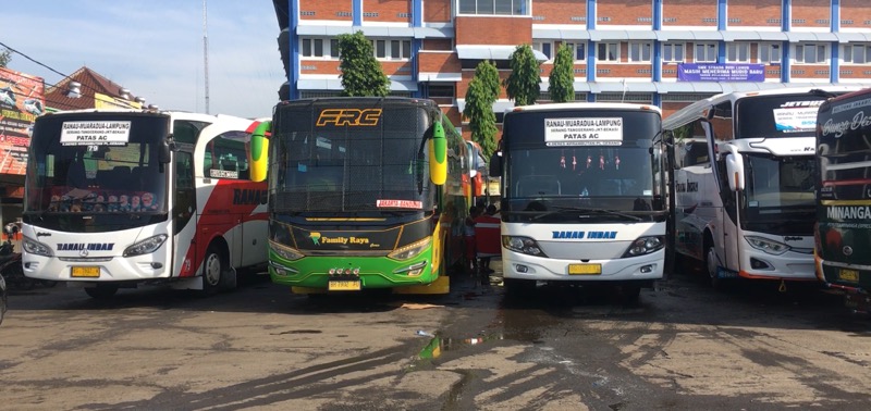 Bus Sumatera di Terminal Induk Kota Bekasi, Selasa (22/6/2021). Foto: BeritaTrans.com.