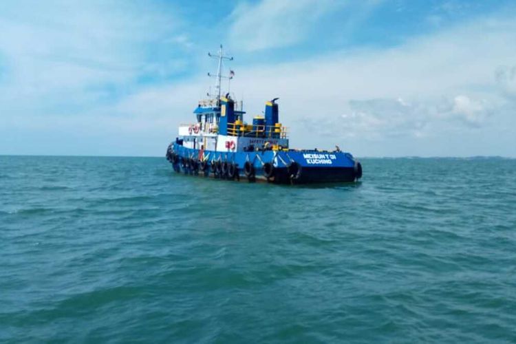 Pangkalan AL TBK menemukan tugboat atau kapal berbendera Malaysia yang terapung di perairan Leho, Kecamatan Tebing, Kabupaten Karimun, Kepulauan Riau (Kepri), Ahad (20/6/2021).(Ist)