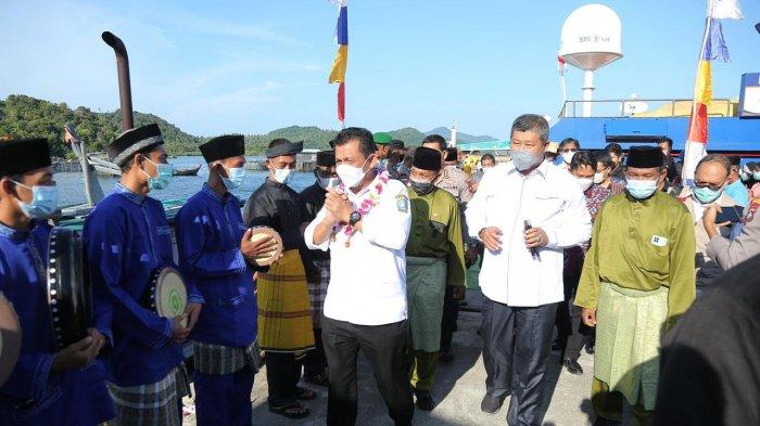 Gubernur Kepri Lobi Menhub, Usul Runway Bandara Letung Anambas Diperpanjang. Foto Gubernur Kepri Ansar Ahmad saat kunjungan kerja ke Anambas, Kamis (24/6/2021).