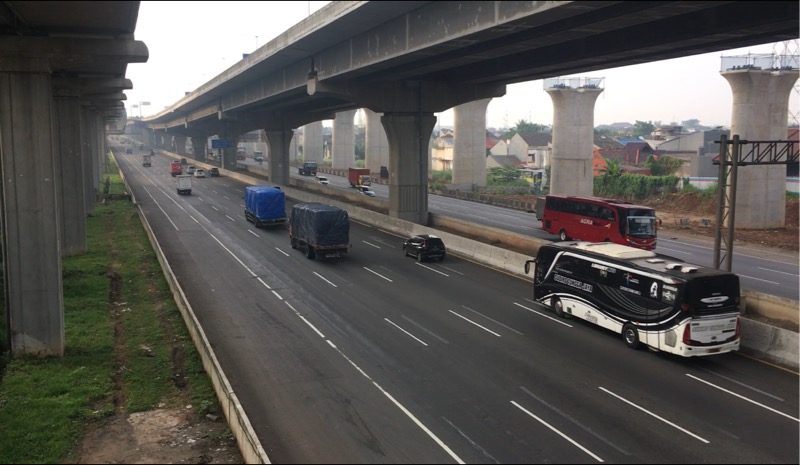 Ruas Tol Bekasi Timur, ramai lancar, Senin (28/6/2021) pagi.